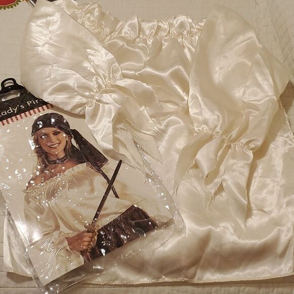 Ladies Pirate Top size Medium - Picture 6 of 6